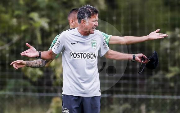 El técnico Osorio seguirá entrenando al equipo y preparando los partidos, en los que no podrá estar en el banco. FOTO jaime pérez
