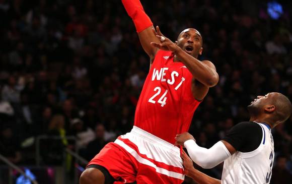 Kobe Bryant figuró en su último Juego de Estrellas que tuvo en la NBA, el domingo en Canadá. FOTO afp