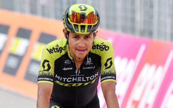 Esteban Chaves, segundo en la etapa, aspira a noirse en blanco en el Giro de Italia. FOTO efe 