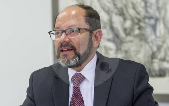 El embajador de Guatemala, Iván Espinoza, señaló que el sector energía local puede impulsar el desarrollo del potencial en generación hídrica, solar y geotérmica de su país. FOTO Carlos Velásquez