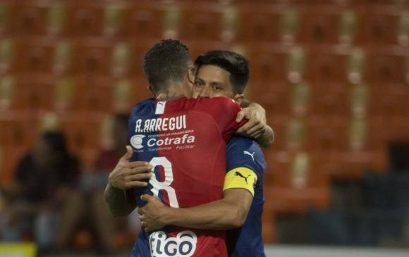 Germán Cano, goleador del Poderoso, y Adrián Arregui. Foto: Edwin Bustamante