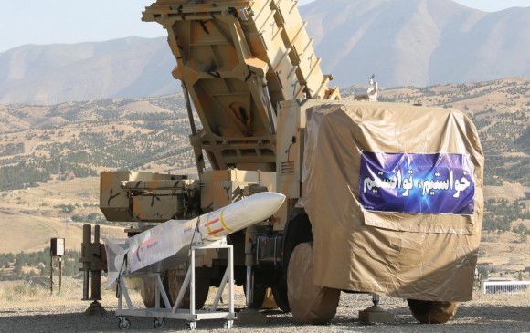 Baterías de misiles antiaéreos, como la de la imagen, permanecen desplegadas en las costas de Irán. FOTO EFE