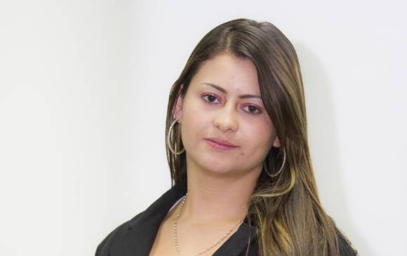 Kelly Yurany es la esposa de un aliado político del entonces gerente General, Gabriel Jaime Rico Betancur. 