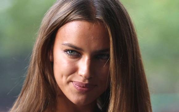 Tras su ruptura con Cristiano Ronaldo, algunos medios especularon sobre la relación de la modelo rusa con el actor Dwayne Johnson ‘la Roca’. FOTO AP
