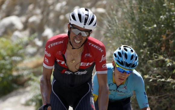 Dos rostros disímiles: el del sufrimiento que encarna Alberto Contador y el de la frescura del colombiano Miguel Á. López. FOTO EFE 