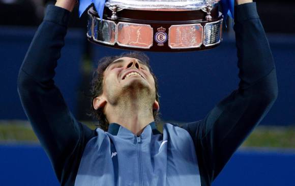 Nadal sonríe de nuevo en las canchas de su predilección: las de arcilla, donde concretó su cetro 49. FOTO AFP 