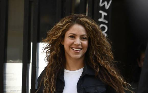 Imagen de Shakira a la salida del Tribunal de Comercio de Madrid, donde estuvo con Carlos Vives. FOTO AFP