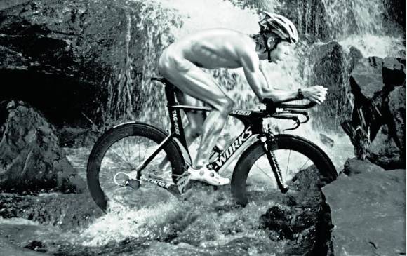 El ciclista antioqueño Rigoberto Urán posó desnudo para recoger fondos que apoyen las causas sociales en Colombia. FOTO colprensa