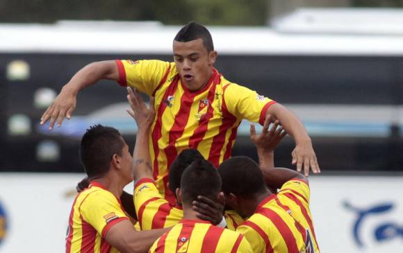 Al Pereira le rinde con José F. Santa. FOTO MANUEL SALDARRIAGA 