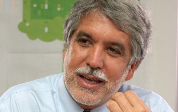 El alcalde de Bogotá, Enrique Peñalosa, ha afirmado que detrás de su revocatoria hay intereses políticos. FOTO colprensa