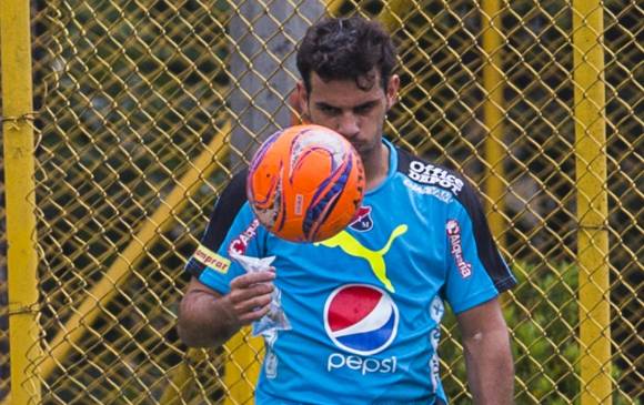 Valentín Viola realizó ayer el primer entrenamiento con el Medellín en la cancha de Sofasa. Llegó procedente del fútbol de Bélgica, hecho que no considera un retroceso. FOTO Julio César Herrera