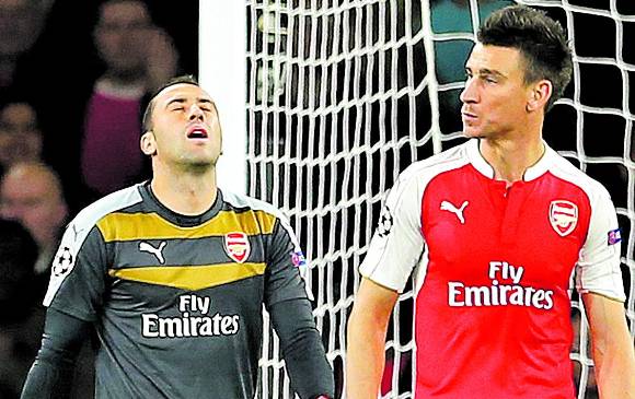 David Ospina no vive su mejor momento con el Arsenal y se mantienen las dudas sobre su continuidad. FOTO archivo