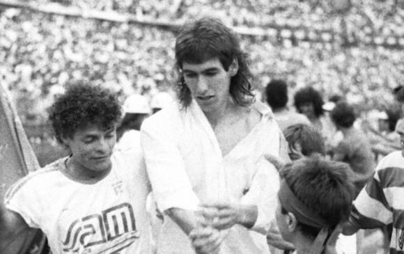 Andrés Escobar, el ídolo por siempre de los verdolagas. La afición lo aplaudió. Fotos archivo el colombiano