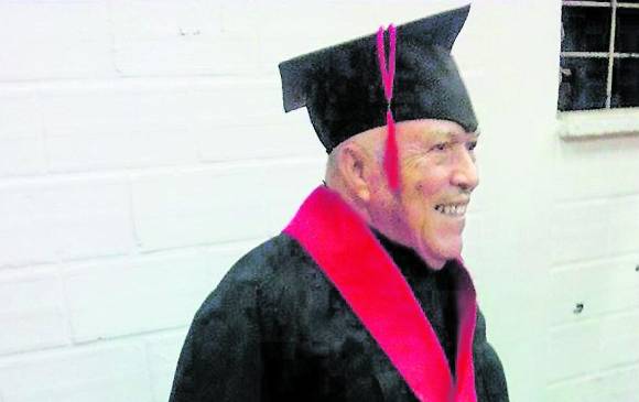A partir de este jueves Gildardo de Jesús Jaramillo, de 89 años, recibirá su título como bachiller. FOTO CORTESÍA