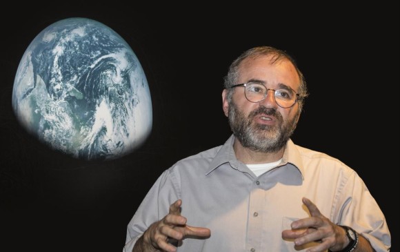 Funes está hoy en la Universidad de Córdoba, Argentina. Es astrónomo y sacerdote. Julio C. Herrera