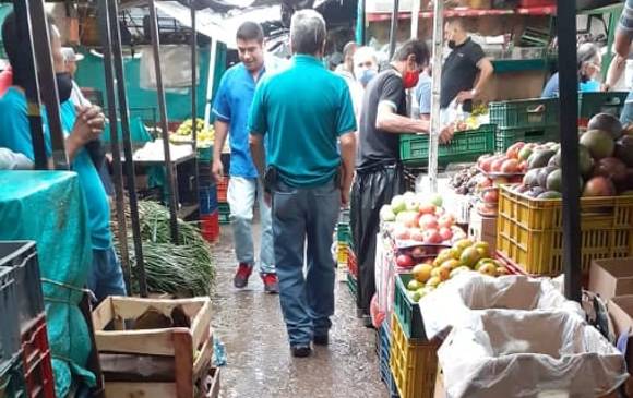 En horas de la madrugada, la situación de Las Malvinas se puso muy compleja para los comerciantes de Las Malvinas. FOTO CORTESÍA
