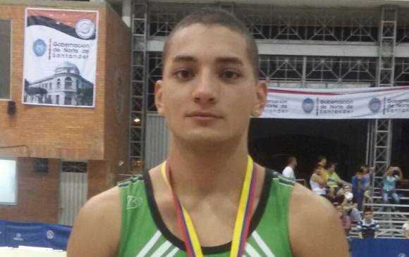 La medalla de oro de Jhonny Calle en suelo fue de las más celebradas por la delegación. Fruto de la disciplina, trabajo y empeño de este muchacho. FOTO archivo-J. nacionales