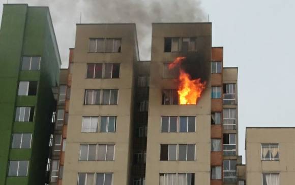 El incendio ocurrió muy cerca de la estación Prado del Metro de Medellín. FOTO CORTESÍA FREDY HASMED HOLGUÍN