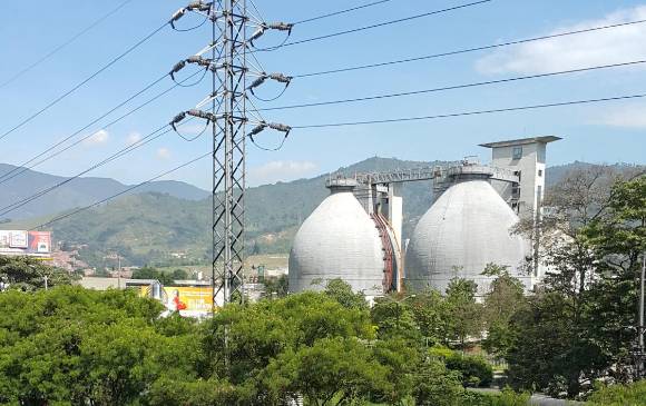 La Planta de tratamiento San Fernando entró en operación en el 2000. Actualmente se construye la Planta de Bello, que tendrá una capacidad tres veces mayor a esta.