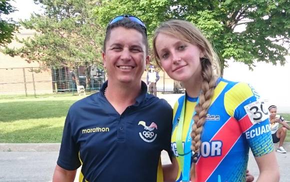 1. Juan David González junto a Enma Clare, campeona suramericana 2. González con su esposa y sus hijos. FOTOS cortesía