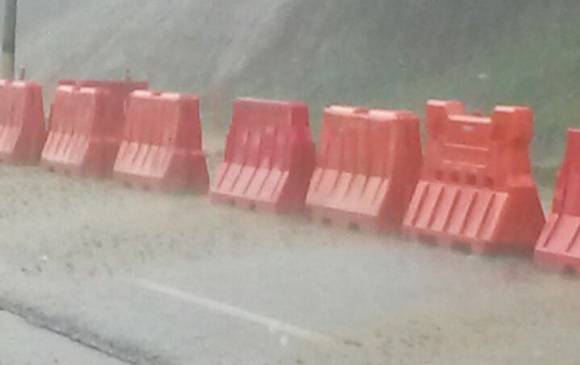 Las lluvias aumentan el riesgo de nuevos deslizamientos. Foto Cortesía Devimed