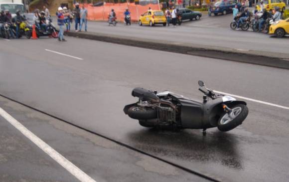 Caída de cable de alta tensión y accidentes colapsan movilidad en autopista norte de Medellín. Foto: Guardianes Antioquia. 