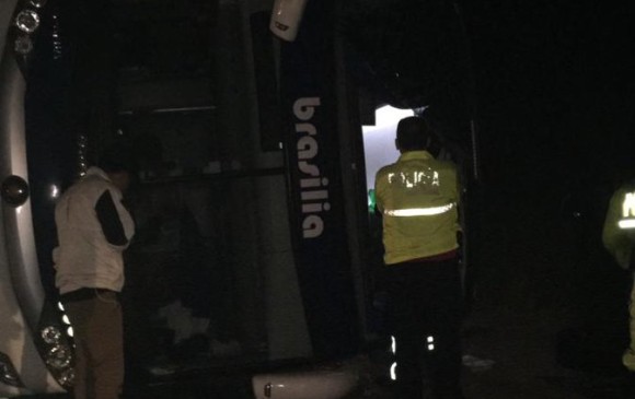 El bus accidentado se dirigía a la ciudad de Lima, Perú. FOTO TWITTER POLICÍA ECUADOR
