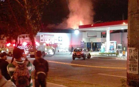 El incendio se presentó en la calle San Juan con carrera 65 de Medellín. Foto: Cortesía