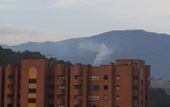 Incendio en el cerro Quitasol de Bello. FOTO CORTESÍA