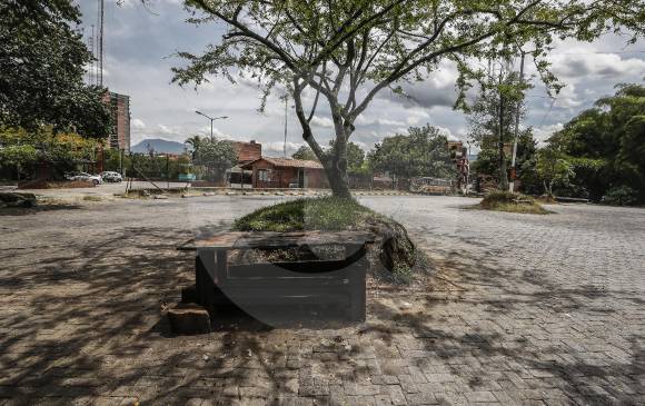El terreno tiene una extensión de 10.531 metros cuadrados. La primera semana de agosto comenzaron las demoliciones, que darán paso a espacios deportivos y más árboles. FOTO Róbinson Sáenz 