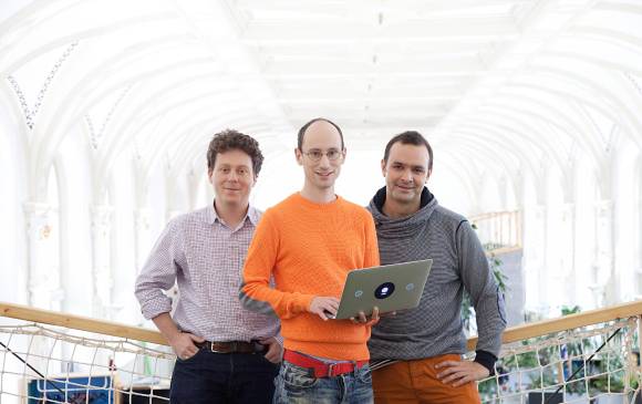 De izquierda a derecha, Peter Halacsy, Peter Arvai y Adam Somlai son los fundadores de Prezi. FOTO Cortesía Prezi