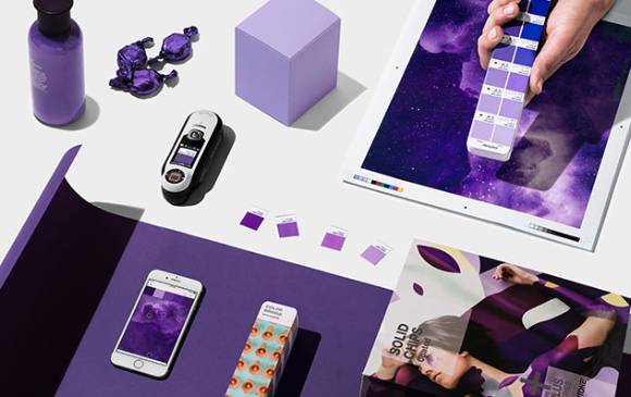 Este es el ultravioleta, el tono del año 2018. FOTO Cortesía Pantone