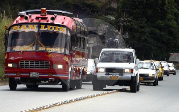 En la vía Medellín - Bogotá se presentaron dos de los tres accidentes registrados en el puente festivo. FOTO Archivo