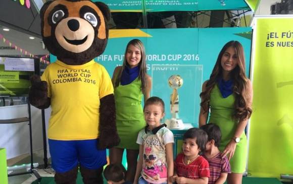 El trofeo estará expuesto al público en Medellín hasta el domingo 7 de agosto. FOTO Cortesía Fifa