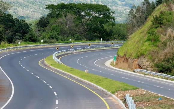 Así se ve la nueva doble calzada entre La Pintada y Puente Iglesias, inaugurada hoy, 9 de abril. FOTO: Cortesía Invías