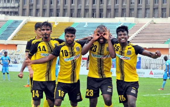 Deiner Córdoba #23 celebra uno de sus tantos en la liga de Bangladesh. FOTO TOMADA DE TWITTER