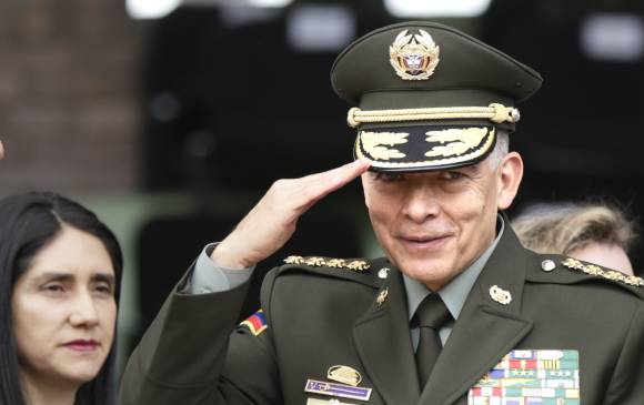 La Procuraduría le formuló cuatro cargos al general Atehortúa. FOTO: COLPRENSA