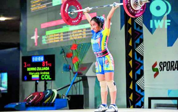 Manuela alzó el doble de su peso