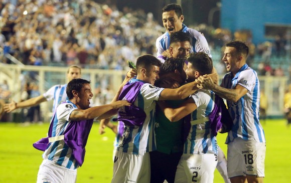 Tucumán eliminó a The Strongest por penales tras vencer 2-0 en su estadio e igualar la serie (cayó en La Paz por 2-0). En la Superliga argentina marcha 12 y no gana hace 5 juegos. FOTO efe