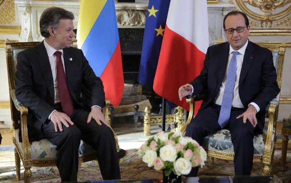 El presidente Juan Manuel Santos se reunió con su homólogo de Francia, Francois Hollande, en el palacio del Elíseo. FOTO: Colprensa