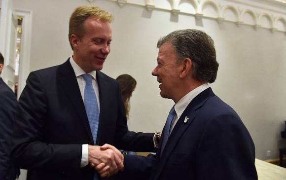 De izquierda a derecha, el ministro de Exteriores, Børge Brende, y el presidente de la República, Juan Manuel Santos. FOTO Archivo Colprensa