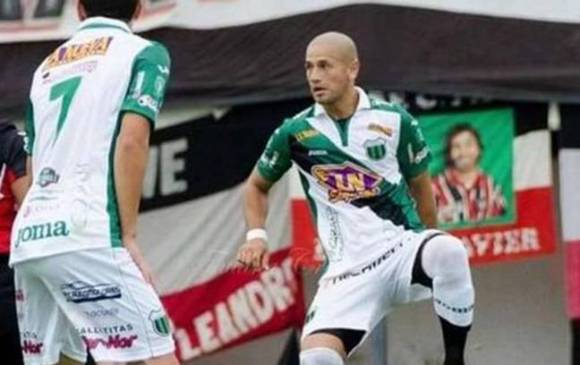 Rodrigo Espíndola fue sorprendido por dos ladrones cuando intentaba ingresar a su vivienda. FOTO cortesía AFA