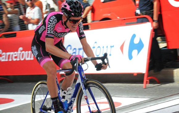 El holandés Bol, del equipo colombiano Manzana Postobón, es top-10 en Vuelta a España. FOTO Cortesía Manzana Postobón