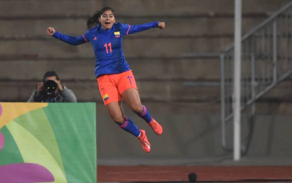 Catalina Usme puso el gol en los 90 minutos y no defraudó en su disparo desde los doce pasos. FOTO: AFP