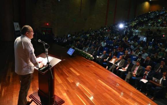 El procurador general de la Nación, durante su intervención en el auditorio Fundadores de Eafit. FOTO: Twitter @fcarrilloflorez
