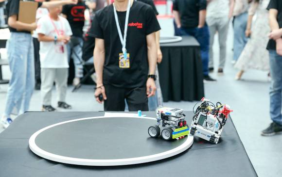 La feria Robotex en Pekín, realizada el 1 de junio, reunió más de 300 equipos en seis competiciones. FOTO cortesía Robotex