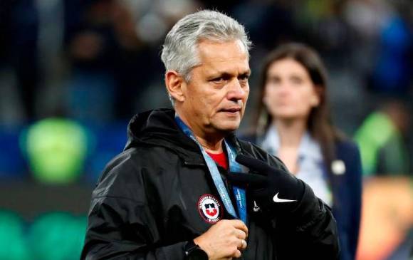 La prensa chilena dice que la Federación Colombiana de Fútbol pagaría una cláusula de US$3,4 millones para finalizar el vínculo entre Rueda y la selección austral. FOTO efe