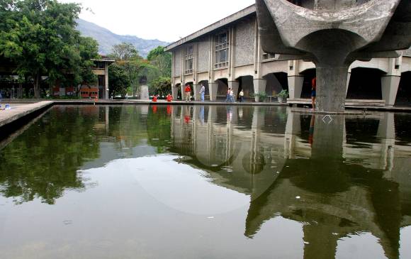 La incertidumbre por el futuro sigue en la Universidad de Antioquia, porque aún continúan las discrepancias por el examen de admisión y cierre de sedes en los municipios. FOTO Donaldo Zuluaga