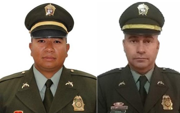 Subintendente Rafer Baldovino Muñoz (izquierda) e intendente Alexánder de Jesús Hernández Álvarez (derecha), fueron los dos policías asesinados tras el ataque en Puerto Valdivia. FOTO CORTESÍA