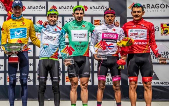 Cano (derecha) y Aguirre (a su lado), entre los mejores ciclistas de la edición 43 de la Vuelta a Aragón. FOTO CORTESÍA